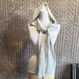 Elegant Gray Knit Scarf